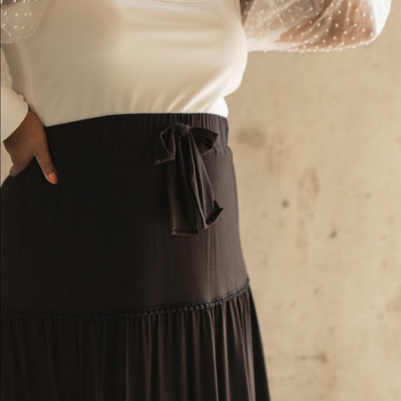 Tiered & Tied Skirt In Black - Size Medium - Picture 4 of 6